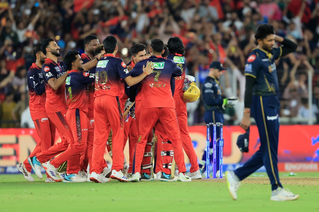 Kohli finishes off in style! RCB are CHAMPIONS AGAIN